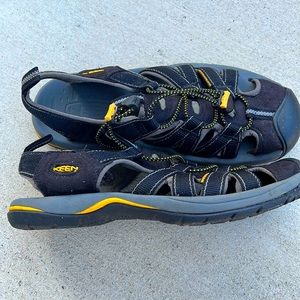 Keen’s men’s closed toe water sandals - size 8